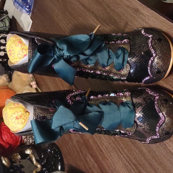 Modcloth Something wicked boot with bat detail size 5.5 - Picture 10 of 14